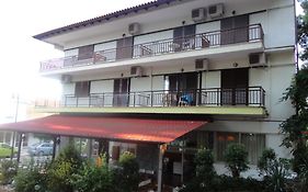 Chris Apartments